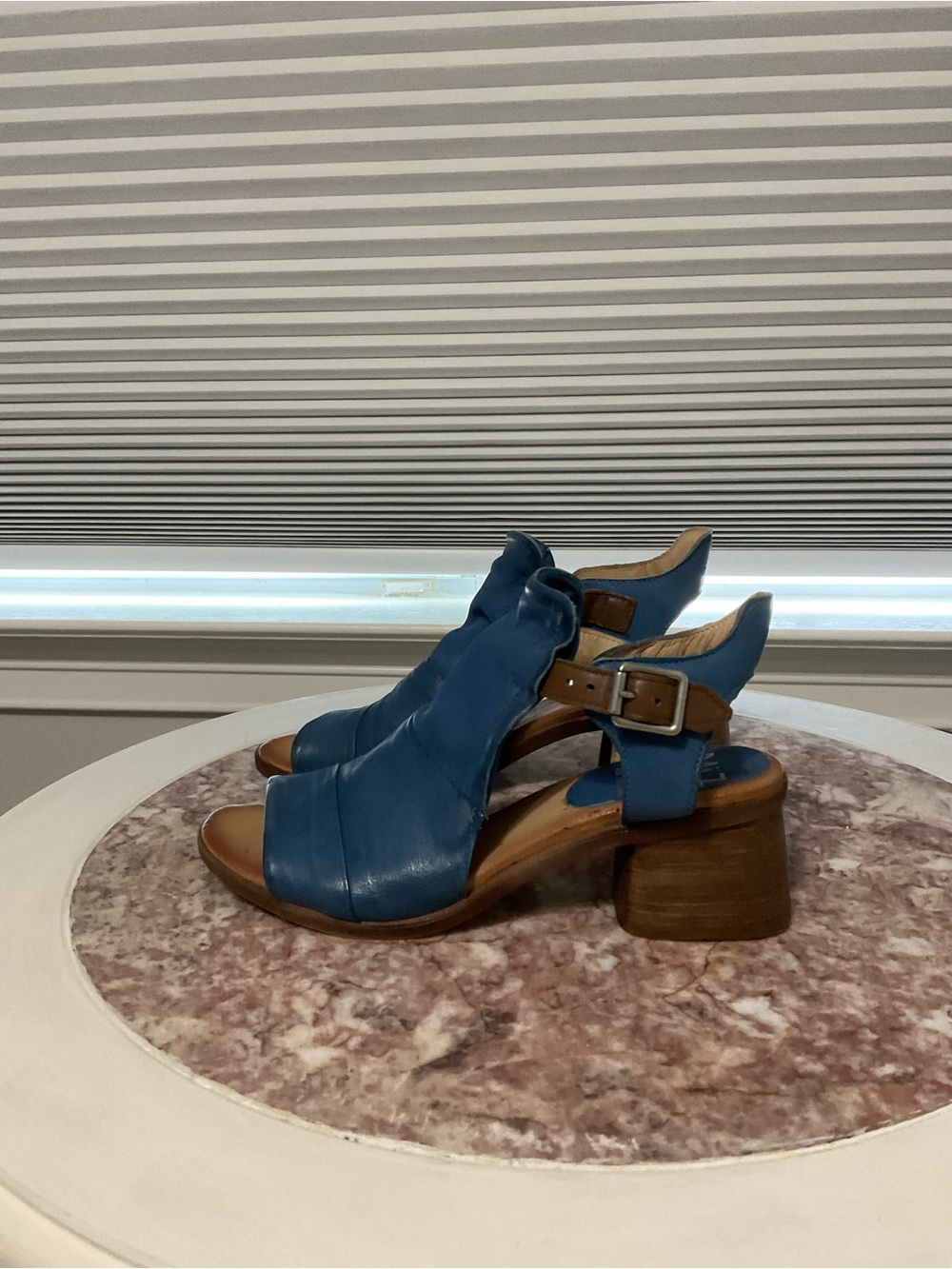 Miz Mooz Women’s Blue Leather Block Heel Sandals. Size 39 (8 1/2) - Picture 3 of 6